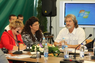 vishnevskaya_i_sinelnikov_na_kruglom _stole.jpg